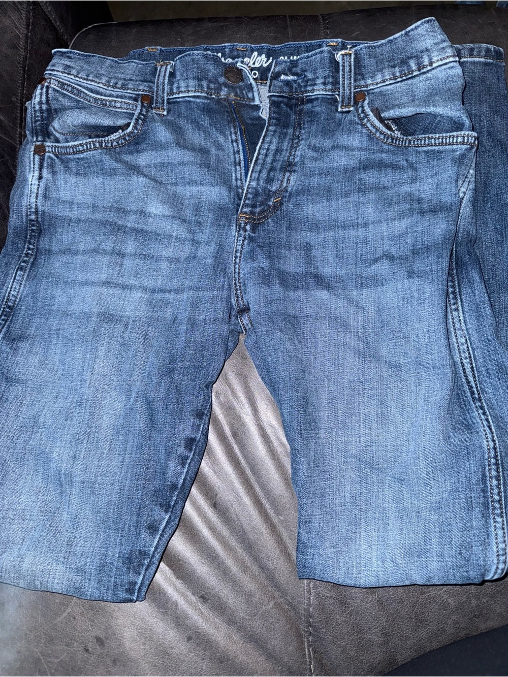 Wrangler Blue Denim Jeans with Leather Patch and Contrast Stitching - Picture 3 of 5